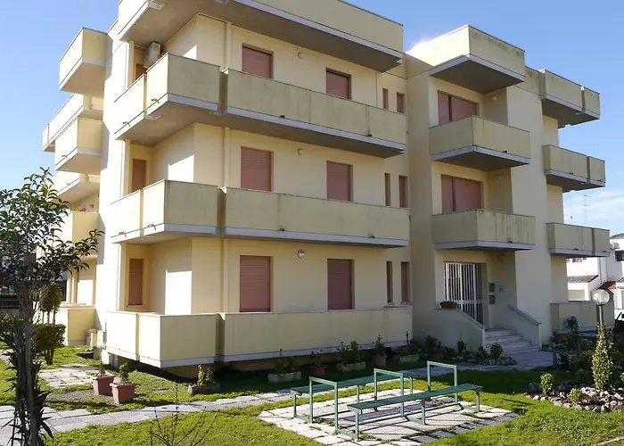 Tropici * Lido delle Nazioni